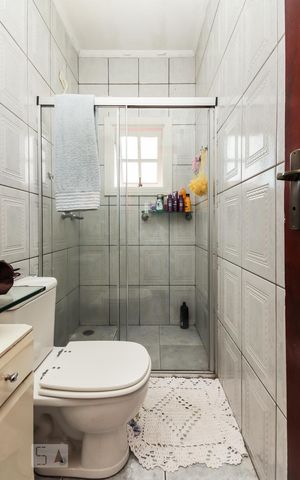 Casa à venda com 93m², 2 quartos e 3 vagas Casa à venda com 93m², 2 quartos e 3 vagasBanheiro