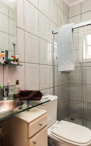 Casa à venda com 93m², 2 quartos e 3 vagas Casa à venda com 93m², 2 quartos e 3 vagasBanheiro