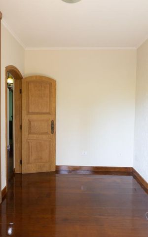 Casa à venda com 300m², 5 quartos e 4 vagas Casa à venda com 300m², 5 quartos e 4 vagasQuarto 2