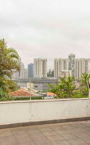 Casa à venda com 296m², 3 quartos e 3 vagasExterno frente