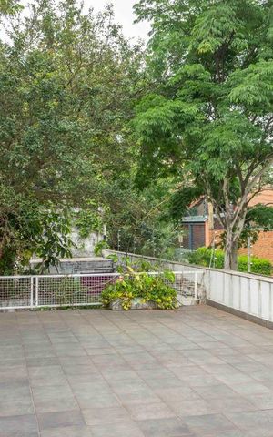 Casa à venda com 296m², 3 quartos e 3 vagasExterno frente