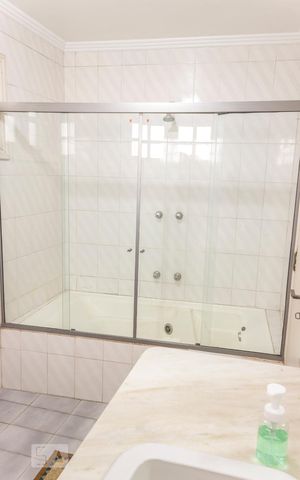 Casa à venda com 296m², 3 quartos e 3 vagasBanheiro suíte 1