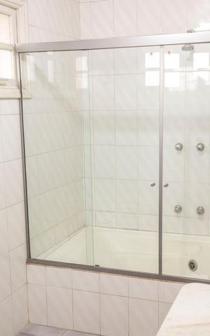 Casa à venda com 296m², 3 quartos e 3 vagasBanheiro suíte 1