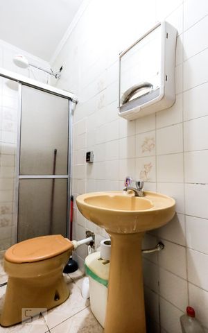 Casa à venda com 100m², 2 quartos e 1 vaga Casa à venda com 100m², 2 quartos e 1 vagaBanheiro da Suíte