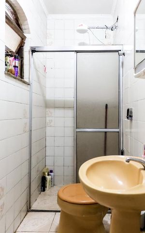 Casa à venda com 100m², 2 quartos e 1 vaga Casa à venda com 100m², 2 quartos e 1 vagaBanheiro da Suíte