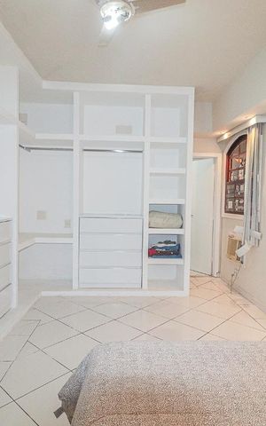 Casa de condomínio à venda com 800m², 5 quartos e 4 vagas Casa de condomínio à venda com 800m², 5 quartos e 4 vagasQuarto 4 - Suíte