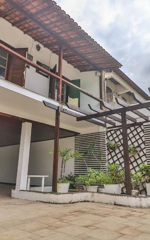 Casa de condomínio à venda com 800m², 5 quartos e 4 vagas Casa de condomínio à venda com 800m², 5 quartos e 4 vagasÁrea Externa Coberta 2º Andar Inferior