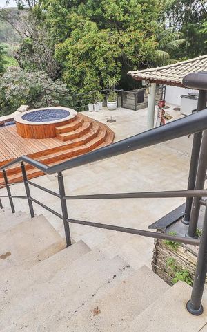 Casa de condomínio à venda com 800m², 5 quartos e 4 vagas Casa de condomínio à venda com 800m², 5 quartos e 4 vagasÁrea Externa Coberta 3º Andar Inferior