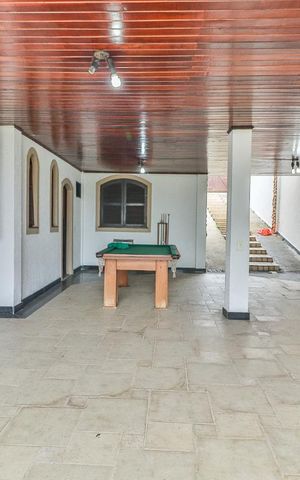 Casa de condomínio à venda com 800m², 5 quartos e 4 vagas Casa de condomínio à venda com 800m², 5 quartos e 4 vagasÁrea Externa Coberta 2º Andar Inferior