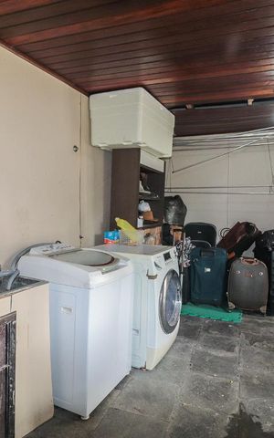 Casa de condomínio à venda com 800m², 5 quartos e 4 vagas Casa de condomínio à venda com 800m², 5 quartos e 4 vagasLavanderia