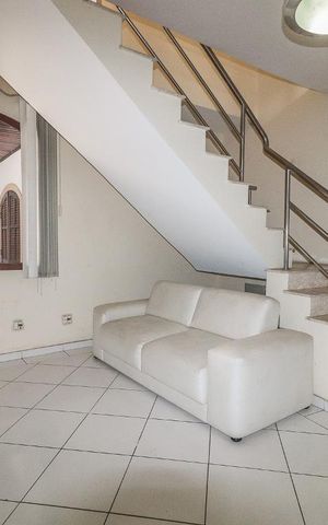 Casa de condomínio à venda com 800m², 5 quartos e 4 vagas Casa de condomínio à venda com 800m², 5 quartos e 4 vagasSaleta