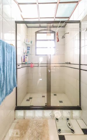 Casa de condomínio à venda com 800m², 5 quartos e 4 vagas Casa de condomínio à venda com 800m², 5 quartos e 4 vagasBanheiro da Suíte 1