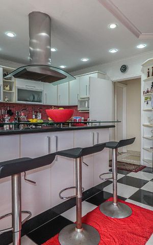 Casa de condomínio à venda com 800m², 5 quartos e 4 vagas Casa de condomínio à venda com 800m², 5 quartos e 4 vagasCozinha