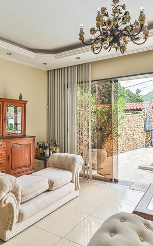 Casa de condomínio à venda com 800m², 5 quartos e 4 vagas Casa de condomínio à venda com 800m², 5 quartos e 4 vagasSala