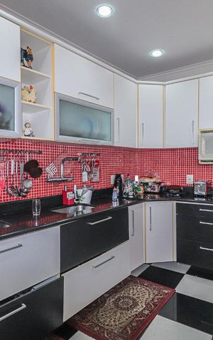 Casa de condomínio à venda com 800m², 5 quartos e 4 vagas Casa de condomínio à venda com 800m², 5 quartos e 4 vagasCozinha