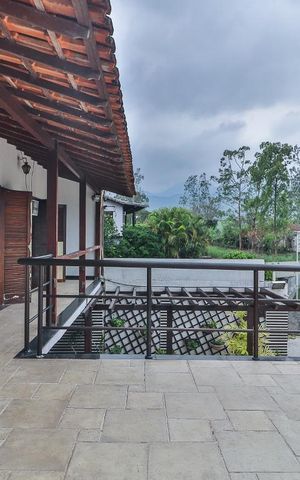 Casa de condomínio à venda com 800m², 5 quartos e 4 vagas Casa de condomínio à venda com 800m², 5 quartos e 4 vagasVaranda da Cozinha e Quartos