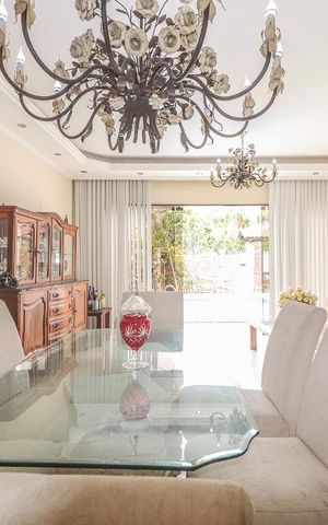Casa de condomínio à venda com 800m², 5 quartos e 4 vagas Casa de condomínio à venda com 800m², 5 quartos e 4 vagasSala