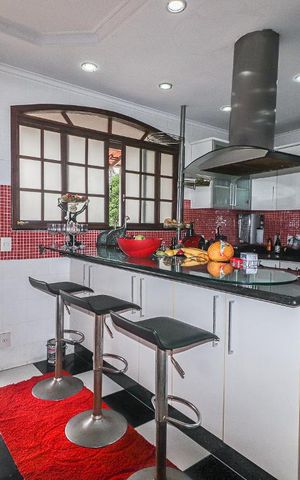 Casa de condomínio à venda com 800m², 5 quartos e 4 vagas Casa de condomínio à venda com 800m², 5 quartos e 4 vagasCozinha