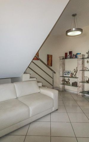 Casa de condomínio à venda com 800m², 5 quartos e 4 vagas Casa de condomínio à venda com 800m², 5 quartos e 4 vagasSaleta