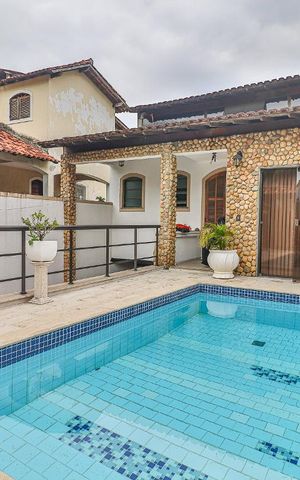Casa de condomínio à venda com 800m², 5 quartos e 4 vagas Casa de condomínio à venda com 800m², 5 quartos e 4 vagasHall de Entrada, Garagem e Piscina
