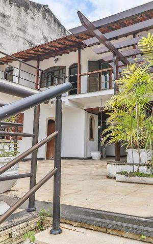 Casa de condomínio à venda com 800m², 5 quartos e 4 vagas Casa de condomínio à venda com 800m², 5 quartos e 4 vagasÁrea Externa Coberta 2º Andar Inferior