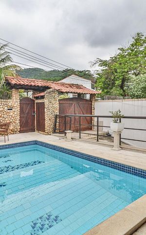 Casa de condomínio à venda com 800m², 5 quartos e 4 vagas Casa de condomínio à venda com 800m², 5 quartos e 4 vagasHall de Entrada, Garagem e Piscina