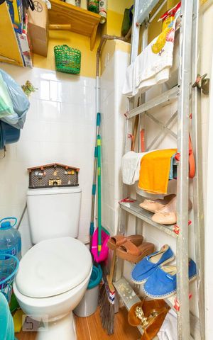 Apartamento à venda com 78m², 2 quartos e sem vaga Apartamento à venda com 78m², 2 quartos e sem vagaBanheiro de Serviço