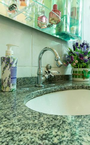 Apartamento à venda com 78m², 2 quartos e sem vaga Apartamento à venda com 78m², 2 quartos e sem vagaBanheiro