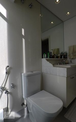 Apartamento à venda com 590m², 4 quartos e 4 vagas Apartamento à venda com 590m², 4 quartos e 4 vagasBanheiro da Suíte 4