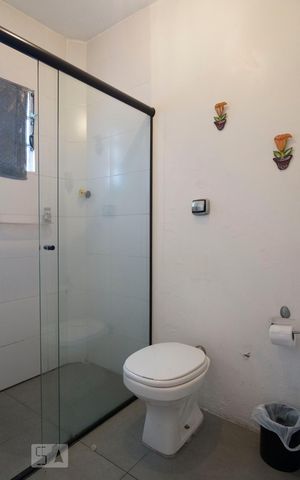 Apartamento para alugar com 70m², 2 quartos e sem vagaBanheiro