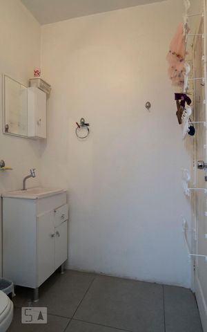 Apartamento para alugar com 70m², 2 quartos e sem vagaBanheiro