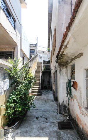 Casa à venda com 215m², 3 quartos e 4 vagas Casa à venda com 215m², 3 quartos e 4 vagasQuintal