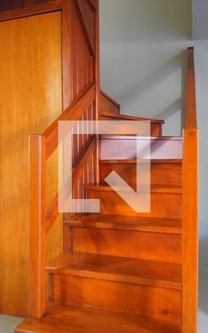 Casa de condomínio à venda com 79m², 3 quartos e 1 vagaEscada - Acesso Segundo Piso