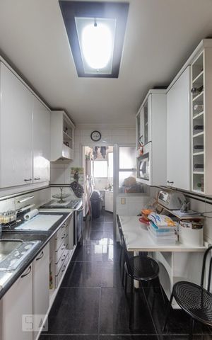 Apartamento à venda com 108m², 3 quartos e 2 vagas Apartamento à venda com 108m², 3 quartos e 2 vagasCozinha