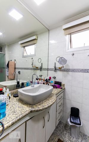 Apartamento à venda com 160m², 2 quartos e 2 vagas Apartamento à venda com 160m², 2 quartos e 2 vagasBanheiro da Suíte