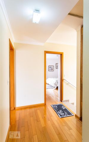 Casa à venda com 320m², 4 quartos e 4 vagas Casa à venda com 320m², 4 quartos e 4 vagasCorredor