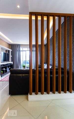 Casa à venda com 320m², 4 quartos e 4 vagas Casa à venda com 320m², 4 quartos e 4 vagasSala