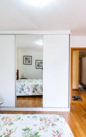 Casa à venda com 320m², 4 quartos e 4 vagas Casa à venda com 320m², 4 quartos e 4 vagasSuite
