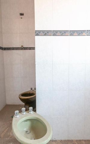 Casa à venda com 240m², 3 quartos e 6 vagasBanheiro da Suíte