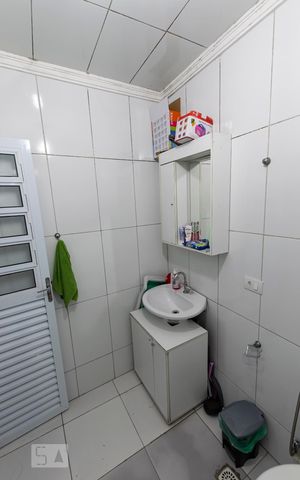 Casa à venda com 100m², 2 quartos e sem vaga2o. Andar - Banheiro