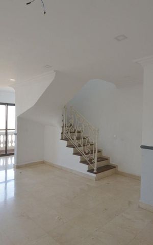 Apartamento à venda com 252m², 5 quartos e 3 vagas Apartamento à venda com 252m², 5 quartos e 3 vagasSala