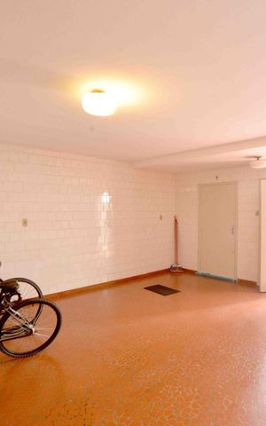Casa à venda com 320m², 3 quartos e 2 vagas Casa à venda com 320m², 3 quartos e 2 vagasGaragem