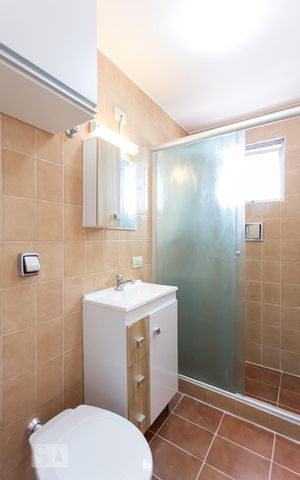 Apartamento à venda com 68m², 2 quartos e 1 vaga Apartamento à venda com 68m², 2 quartos e 1 vagaBanheiro