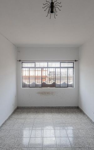 Casa à venda com 184m², 3 quartos e 3 vagas Casa à venda com 184m², 3 quartos e 3 vagasSala