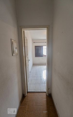 Casa à venda com 184m², 3 quartos e 3 vagas Casa à venda com 184m², 3 quartos e 3 vagasCorredor