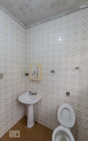 Casa à venda com 184m², 3 quartos e 3 vagas Casa à venda com 184m², 3 quartos e 3 vagasBanheiro Social