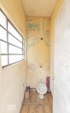 Casa à venda com 184m², 3 quartos e 3 vagas Casa à venda com 184m², 3 quartos e 3 vagasBanheiro de Serviço
