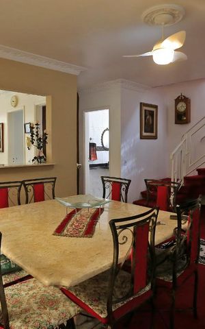 Casa à venda com 260m², 3 quartos e 2 vagasSala
