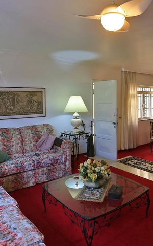 Casa à venda com 260m², 3 quartos e 2 vagasSala