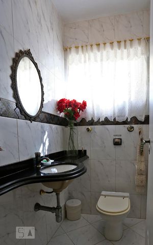 Casa à venda com 260m², 3 quartos e 2 vagasLavabo